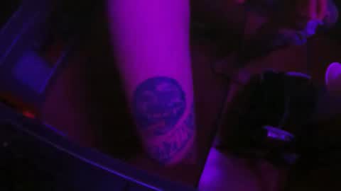 Snapshot of tattoogun chatting on February 3, 2:53 am TattooLust online show from February 3, 2:53 am