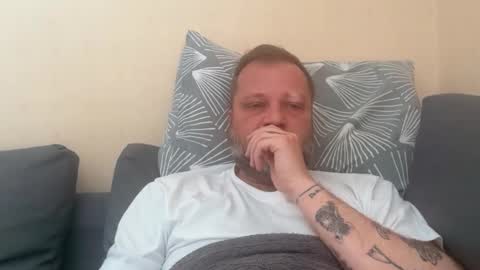 Snapshot of tattoomanforgirls chatting on April 5, 10:45 am tattoomanforgirls online show from April 5, 10:45 am