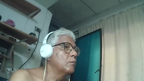 Snapshot of tavo58 chatting on April 28, 12:43 pm alvarito online show from April 28, 12:43 pm