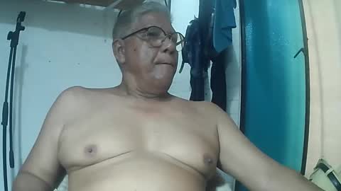 Snapshot of tavo58 chatting on May 2, 4:23 pm alvarito online show from May 2, 4:23 pm