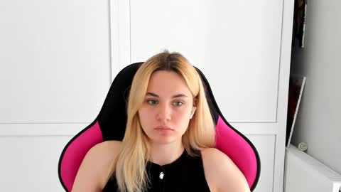 Snapshot of tayla_shy chatting on May 30, 10:12 am Tay online show from May 30, 10:12 am