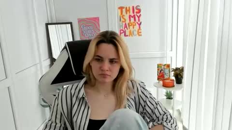 Snapshot of tayla_shy chatting on June 10, 6:56 am Tay online show from June 10, 6:56 am