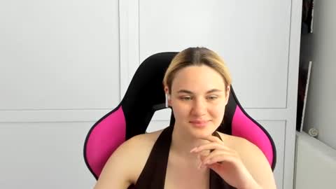 Snapshot of tayla_shy chatting on June 14, 12:40 pm Tay online show from June 14, 12:40 pm