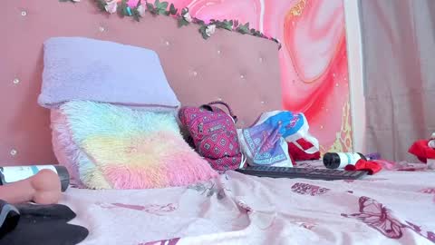 Sarah  online show from February 3, 10:00 pm