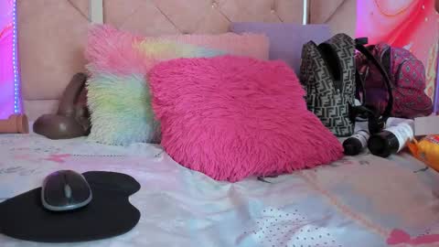 Sarah  online show from September 8, 6:40 pm