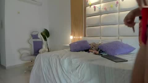 Snapshot of taylor_royall_ chatting on April 9, 7:52 pm Taylor online show from April 9, 7:52 pm