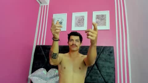 Snapshot of taylor_steele chatting on April 14, 1:06 pm taylor_steele online show from April 14, 1:06 pm