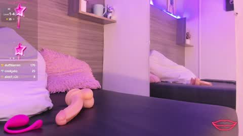 Taylor  online show from January 22, 3:29 pm