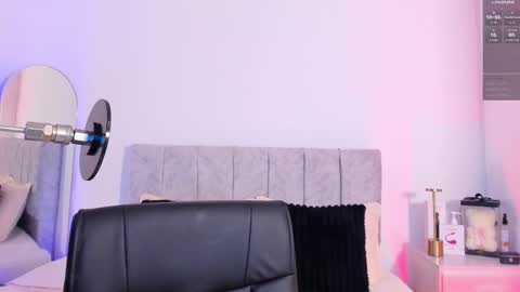 Taylor online show from February 12, 8:04 pm