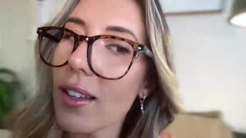 Taylor online show from March 6, 11:34 pm