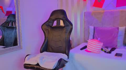 Snapshot of tayra_pradit chatting on June 29, 7:03 pm tayra online show from June 29, 7:03 pm