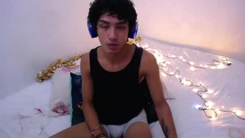 Snapshot of tayronx33 chatting on December 28, 4:52 pm Tayron online show from December 28, 4:52 pm