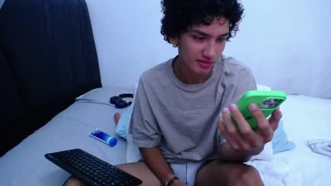 Snapshot of tayronx33 chatting on March 6, 6:48 pm Tayron online show from March 6, 6:48 pm