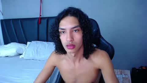 Tayron online show from March 8, 6:34 pm