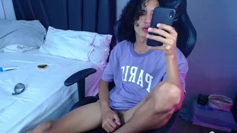 Tayron online show from March 21, 5:38 pm