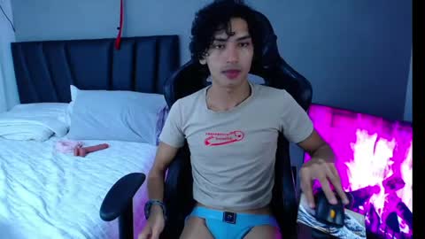 Snapshot of tayronx33 chatting on April 27, 3:21 pm Tayron online show from April 27, 3:21 pm