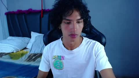 Snapshot of tayronx33 chatting on May 15, 5:53 pm Tayron online show from May 15, 5:53 pm