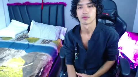 Snapshot of tayronx33 chatting on May 25, 6:36 pm Tayron online show from May 25, 6:36 pm