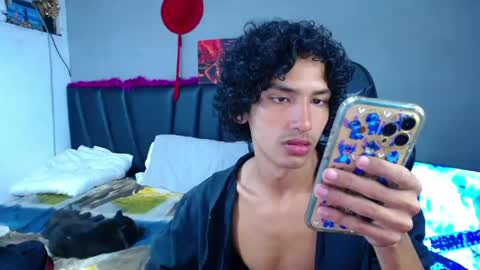 Snapshot of tayronx33 chatting on May 27, 3:31 pm Tayron online show from May 27, 3:31 pm