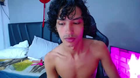 Snapshot of tayronx33 chatting on June 6, 3:06 pm Tayron online show from June 6, 3:06 pm