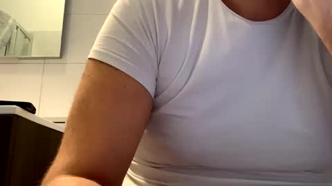 Tbest1986 online show from October 22, 7:19 am