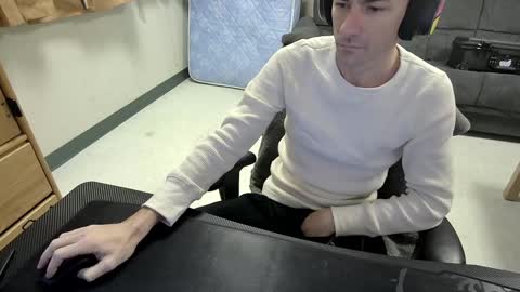 Snapshot of tbone_93 chatting on December 8, 7:54 pm Tbone online show from December 8, 7:54 pm