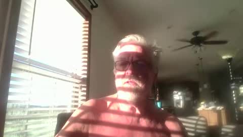 Snapshot of tc5350ranch chatting on May 31, 1:47 am ybnorml online show from May 31, 1:47 am