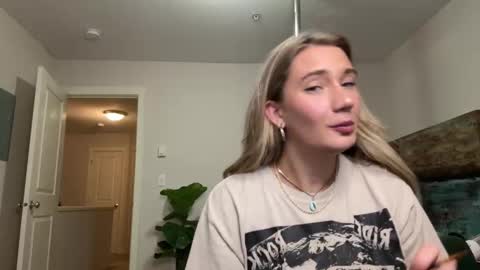 Katy online show from October 24, 2:52 am