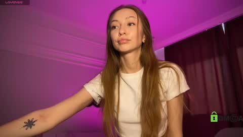 Snapshot of tease_eve_lure chatting on June 4, 4:13 pm call me Eva online show from June 4, 4:13 pm