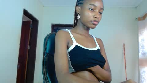 Snapshot of teasequeen01 chatting on November 9, 10:24 am queen online show from November 9, 10:24 am