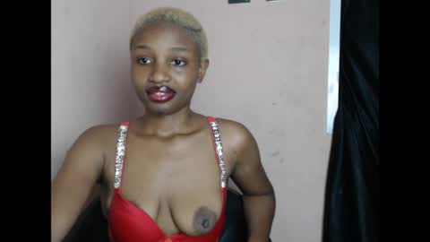 Snapshot of teasexkitty chatting on June 1, 9:16 pm teasexkitty online show from June 1, 9:16 pm