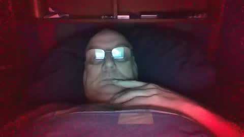 Snapshot of tebb61 chatting on October 12, 6:12 am Mark online show from October 12, 6:12 am