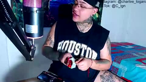 Snapshot of techno_420 chatting on May 20, 7:53 pm Charlee He online show from May 20, 7:53 pm
