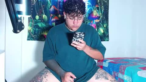 Snapshot of techno_420 chatting on May 30, 6:27 pm Charlee He online show from May 30, 6:27 pm