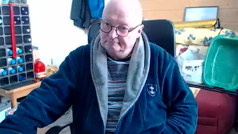 Snapshot of tedy6374 chatting on April 26, 10:24 am tedy6374 online show from April 26, 10:24 am