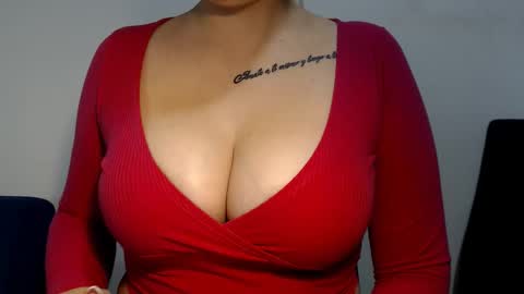 Snapshot of teeyara_ chatting on October 10, 7:51 am Teeyara online show from October 10, 7:51 am