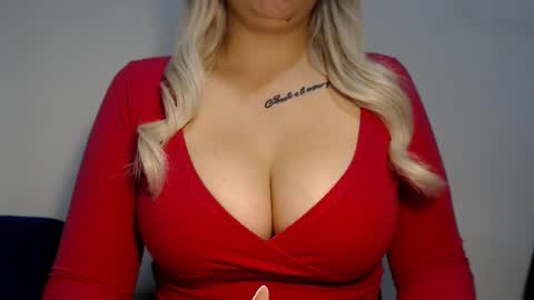 Snapshot of teeyara_ chatting on October 11, 6:45 am Teeyara online show from October 11, 6:45 am