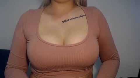 Snapshot of teeyara_ chatting on October 18, 9:26 pm Teeyara online show from October 18, 9:26 pm