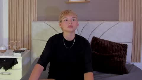 Estefani online show from April 22, 4:08 pm