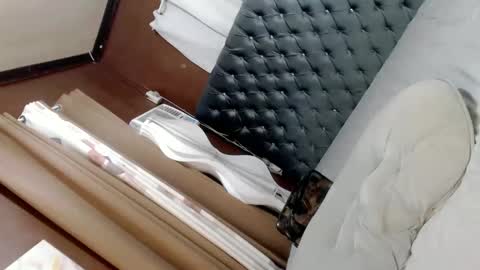 Snapshot of temptationofsex chatting on December 3, 10:40 pm EVA GLASSCOTT online show from December 3, 10:40 pm