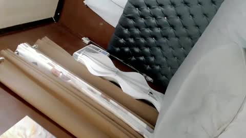 Snapshot of temptationofsex chatting on December 5, 2:31 am EVA GLASSCOTT online show from December 5, 2:31 am