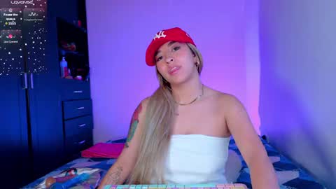 Snapshot of temptationsweet__ chatting on July 2, 6:52 am Sara online show from July 2, 6:52 am