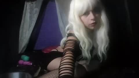 Snapshot of temptedbrat chatting on May 16, 6:21 am temptedbrat online show from May 16, 6:21 am