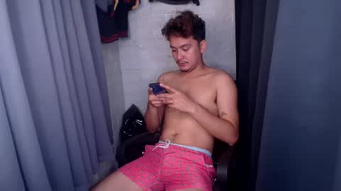 Snapshot of tempting_jon chatting on July 5, 5:03 am tempting_jon online show from July 5, 5:03 am