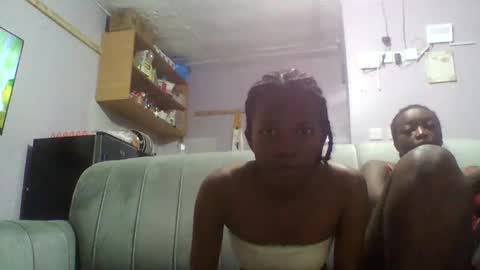 Snapshot of temptingpetite chatting on May 24, 8:41 am Sassy online show from May 24, 8:41 am