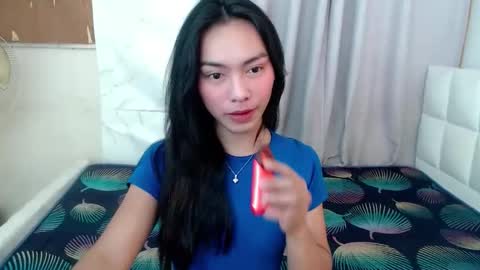 Snapshot of temptmebabyx chatting on May 6, 2:40 am YOGIRL MAXINE online show from May 6, 2:40 am
