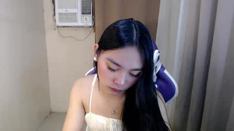 Snapshot of temptmebabyx chatting on July 22, 5:10 am YOGIRL MAXINE online show from July 22, 5:10 am