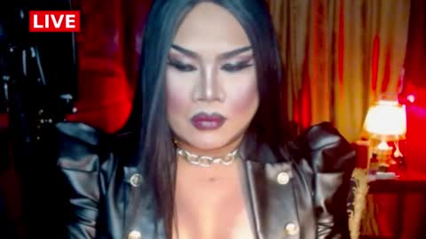 Snapshot of temptress_cocoxxx chatting on April 27, 6:50 pm Mistress Coco online show from April 27, 6:50 pm