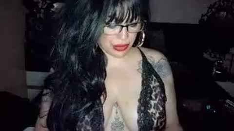 Snapshot of temptresscrystalia chatting on June 28, 9:59 am talia i m french girl online show from June 28, 9:59 am