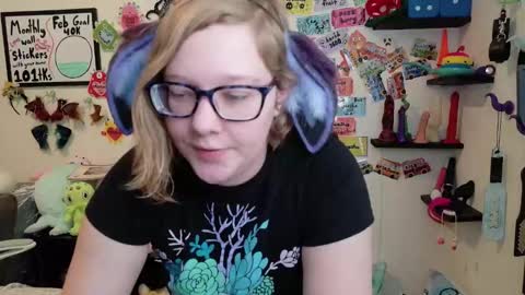 Snapshot of ten_tickle_pixie chatting on February 6, 11:19 pm Pixie and Tentacle Overlord online show from February 6, 11:19 pm